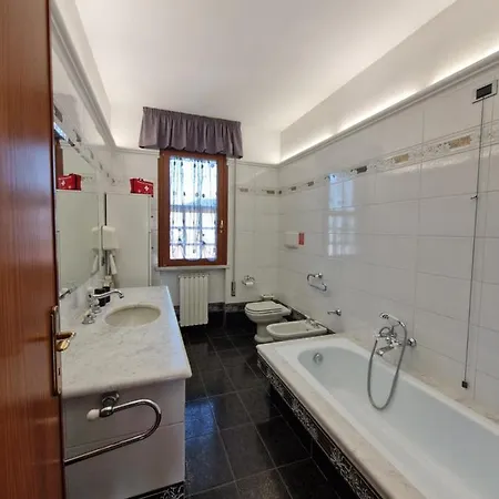 Lejlighed Incantevole A Tra Viareggio E Lucca Massarosa